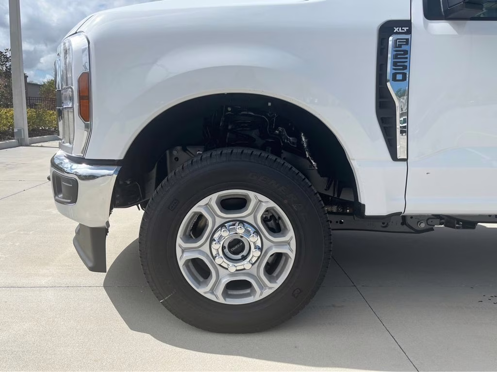 2026 Oxford White Ford Super Duty F-250 SRW XLT 4X4 Truck