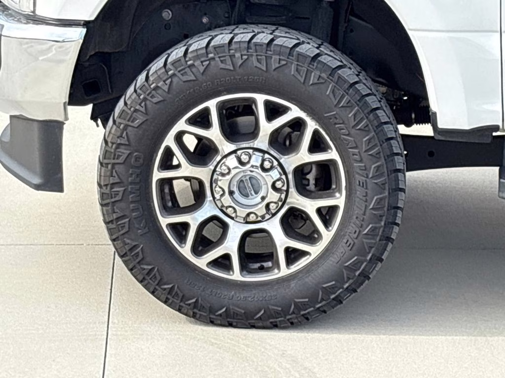 2022 White Metallic Ford Super Duty F-250 SRW Lariat 4X4 Truck