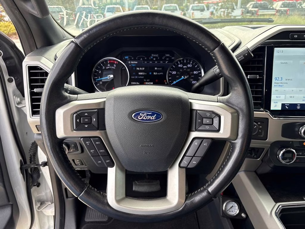 2022 White Metallic Ford Super Duty F-250 SRW Lariat 4X4 Truck