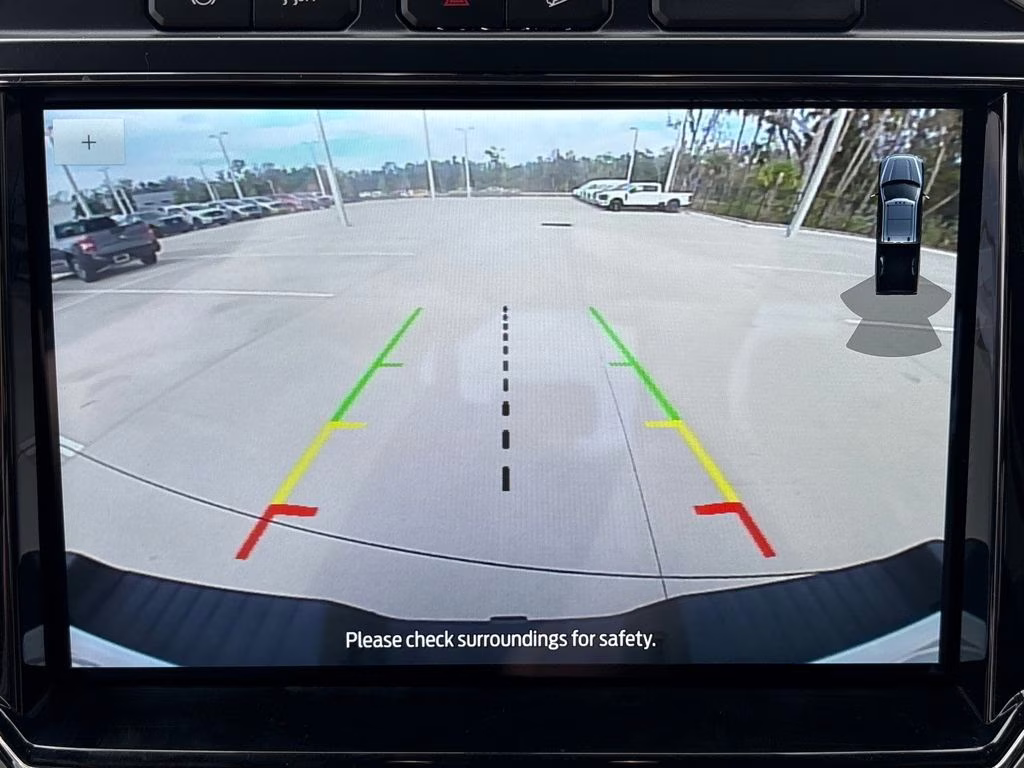 2022 White Metallic Ford Super Duty F-250 SRW Lariat 4X4 Truck