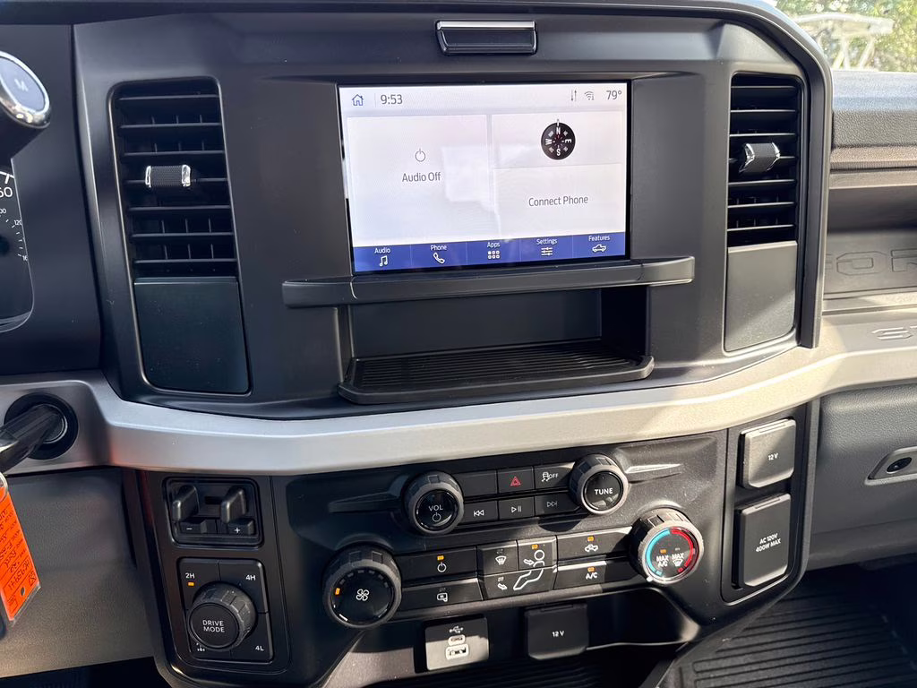 2026 Oxford White Ford Super Duty F-250 SRW XL 4X4 Truck