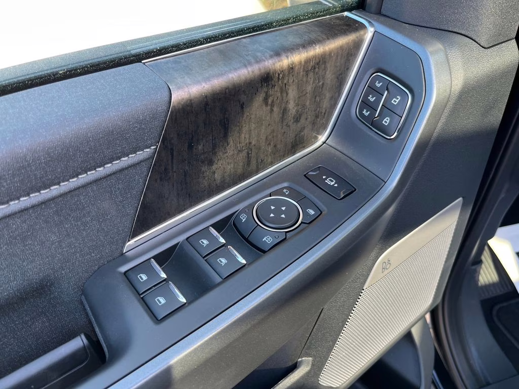 2026 Agate Black Metallic Ford Super Duty F-250 SRW Lariat 4X4 Truck