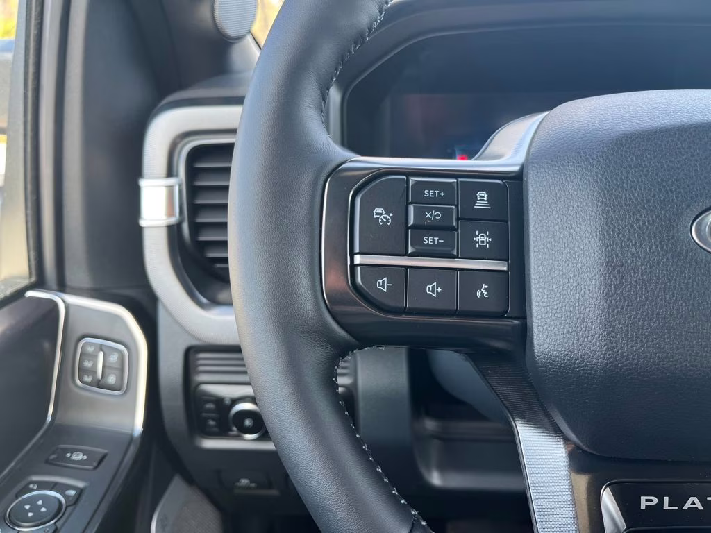 2026 Star White Metallic Tri-Coat Ford Super Duty F-450 DRW Platinum 4X4 Truck