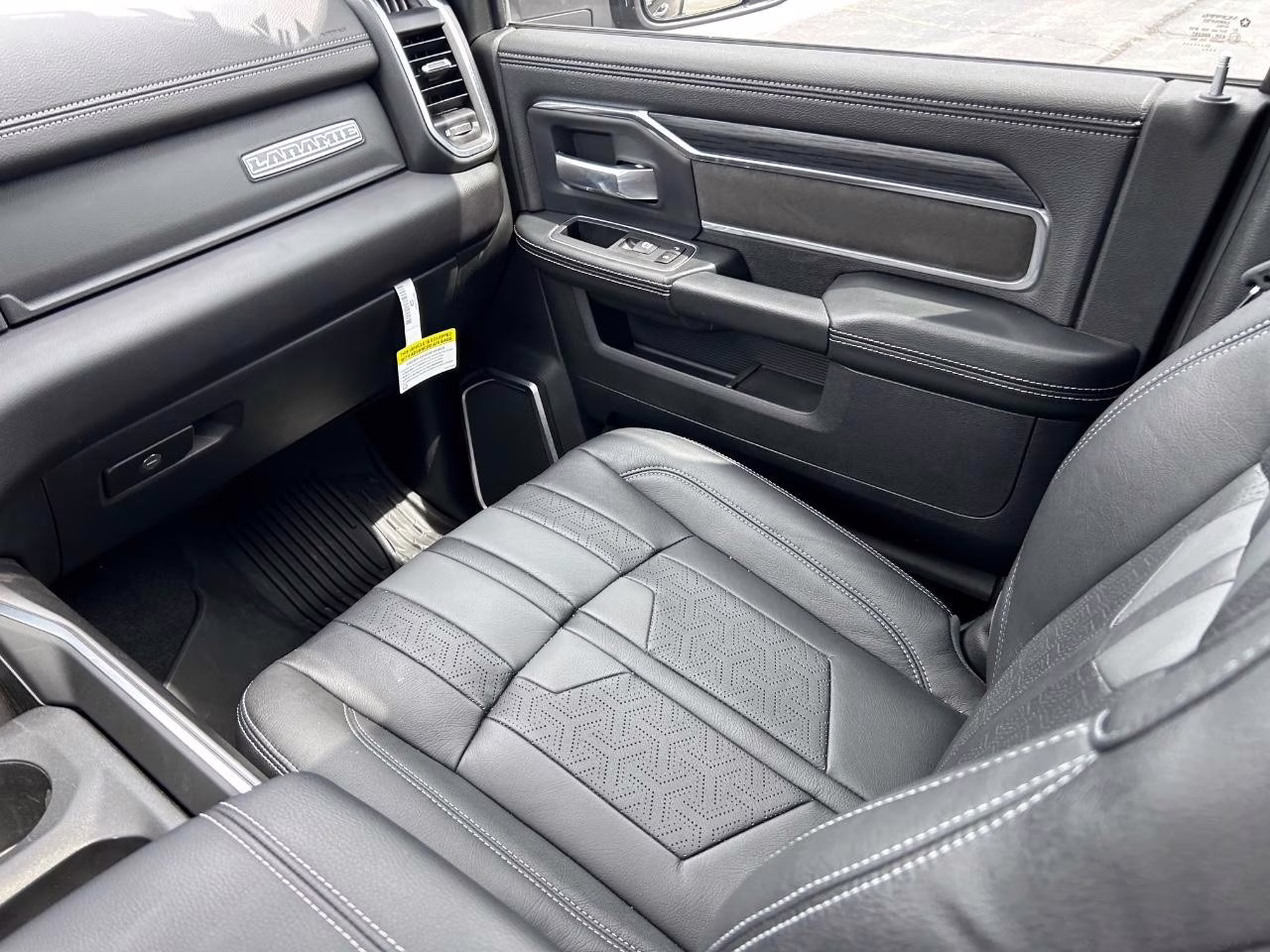 2024 Diamond Black Crystal Pearlcoat Ram 2500 Laramie 4X4 Truck