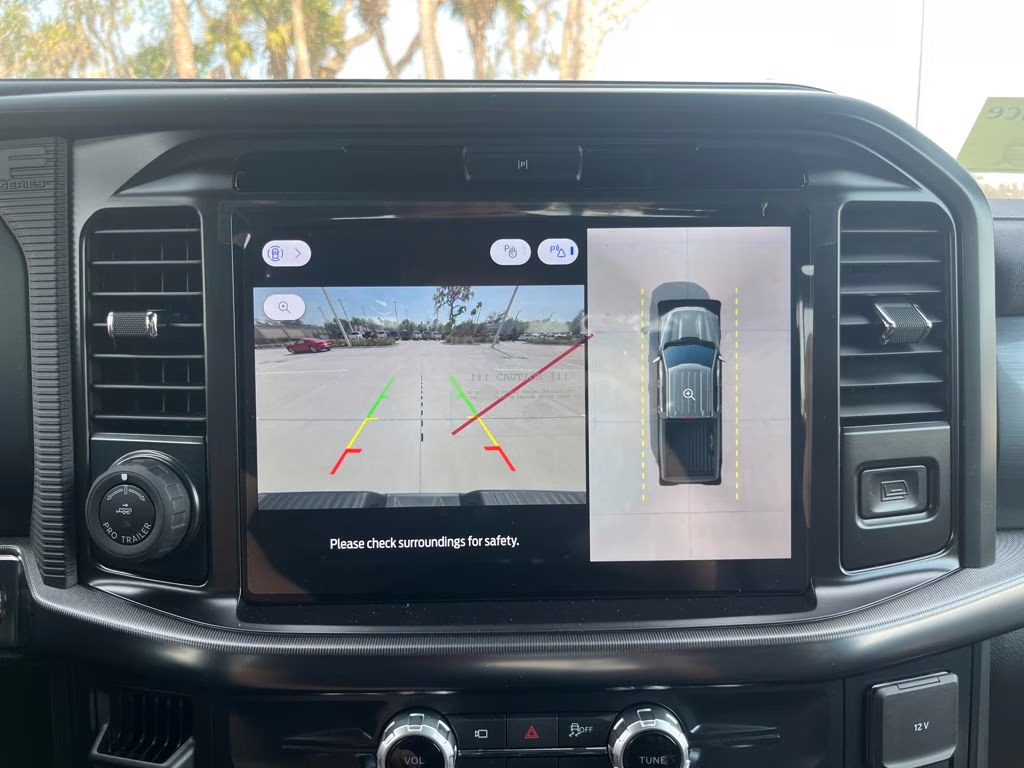 2025 Star White Metallic Tri-Coat Ford F-150 Lariat 4X4 Truck