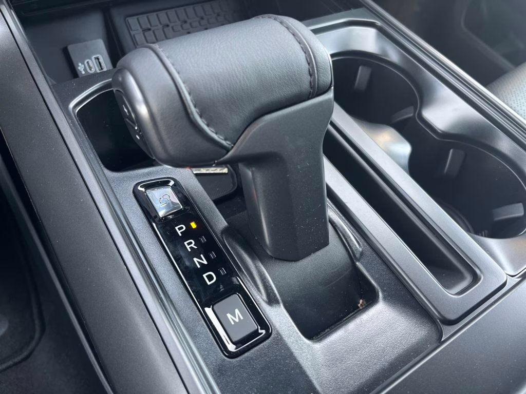 2025 Star White Metallic Tri-Coat Ford F-150 Lariat 4X4 Truck