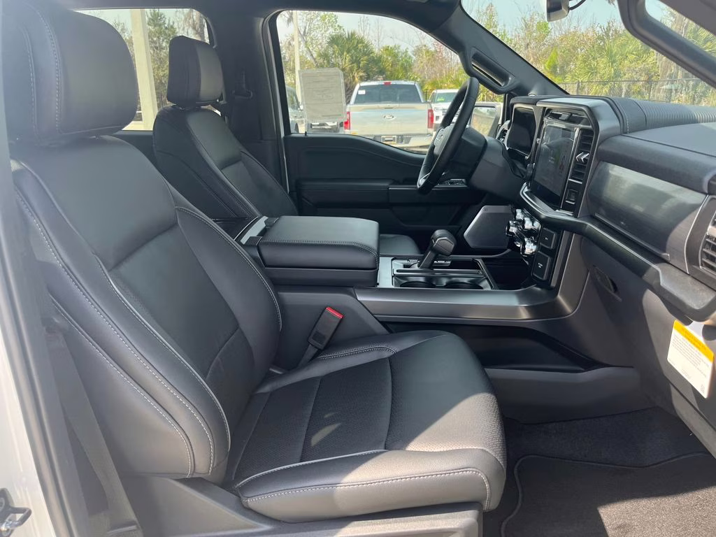 2025 Star White Metallic Tri-Coat Ford F-150 Lariat 4X4 Truck