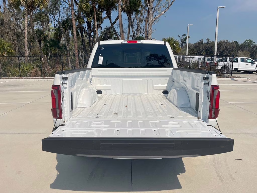 2025 Star White Metallic Tri-Coat Ford F-150 Lariat 4X4 Truck