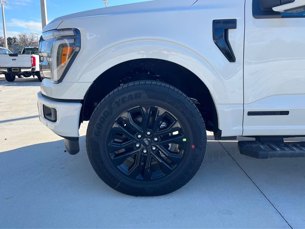 2026 Star White Metallic Tri-Coat Ford F-150 Lariat 4X4 Truck