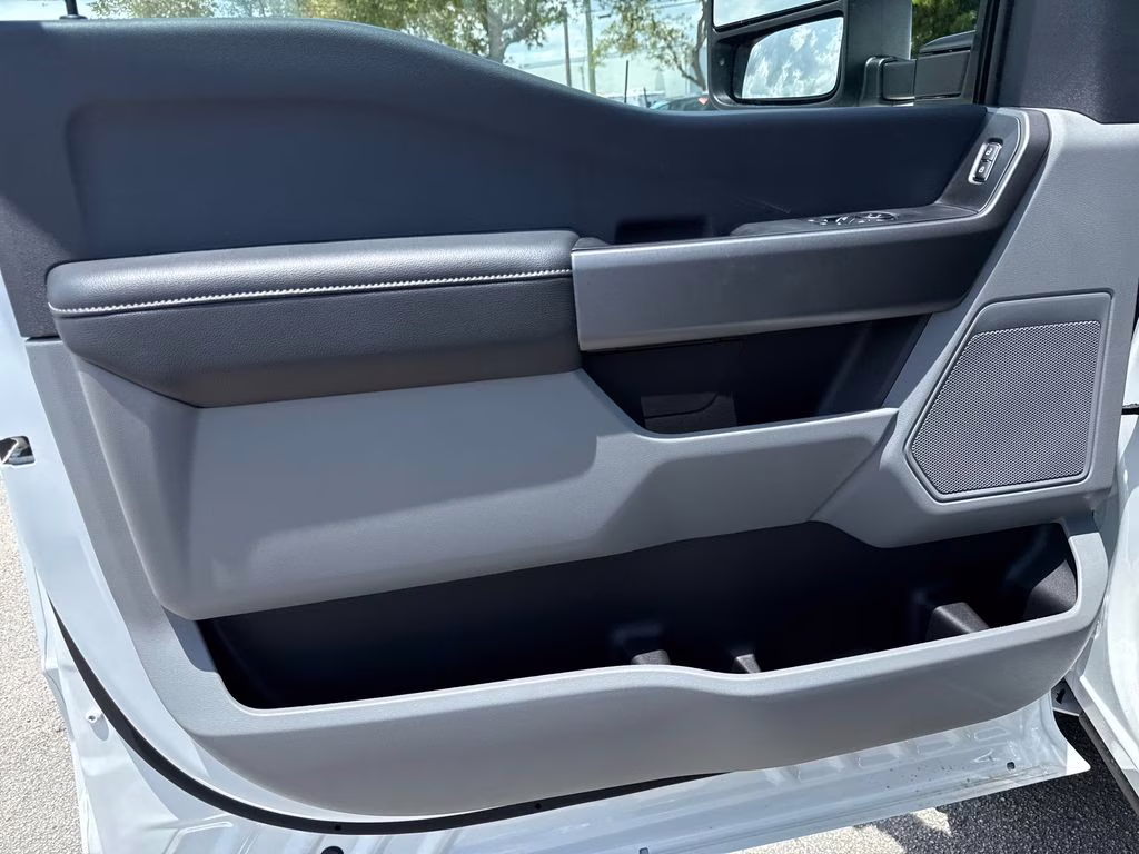 2025 Oxford White Ford Super Duty F-350 SRW XL 4X4 Truck