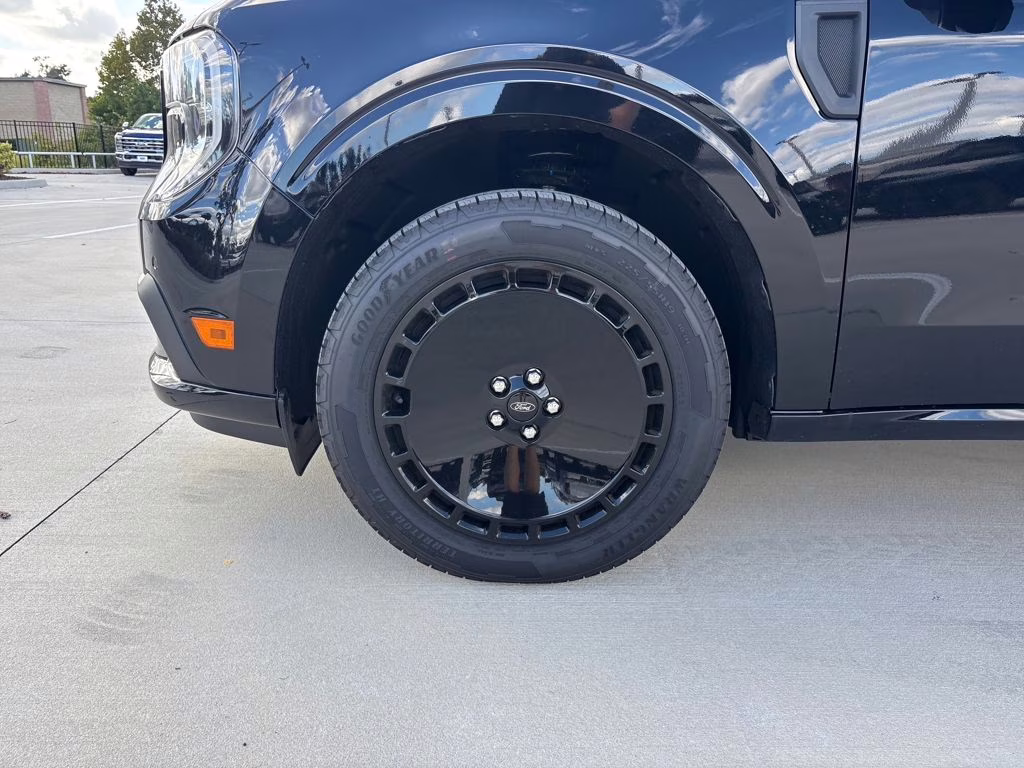 2025 Shadow Black Ford Maverick Lobo AWD Truck