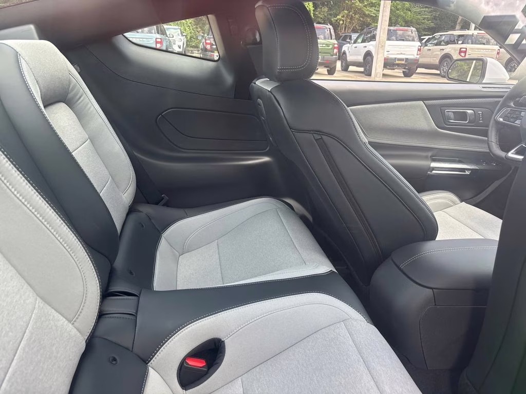 2025 Oxford White Ford Mustang EcoBoost RWD Coupe