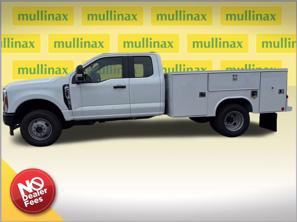 2025 Oxford White Ford Super Duty F-350 DRW XL 4X4 Chassis