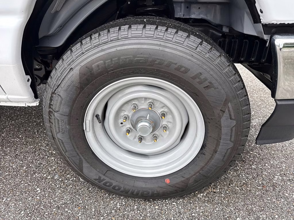 2026 Oxford White Ford E-350SD Base RWD Truck