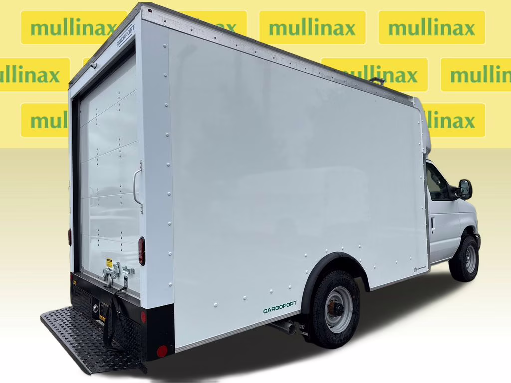 2026 Oxford White Ford E-350SD Base RWD Truck