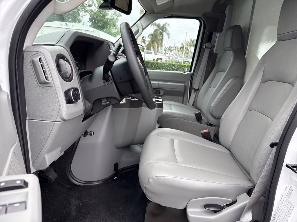 2026 Oxford White Ford E-350SD Base RWD Truck