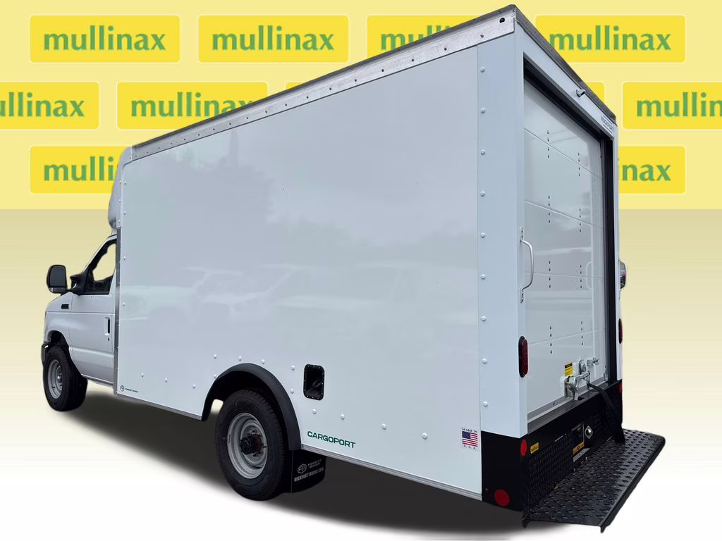 2026 Oxford White Ford E-350SD Base RWD Truck