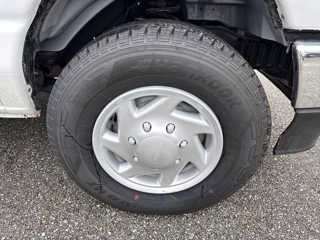 2026 Oxford White Ford E-350SD Base RWD Truck