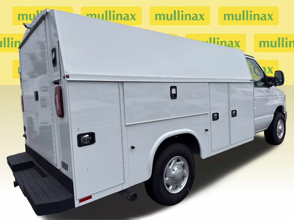 2026 Oxford White Ford E-350SD Base RWD Truck
