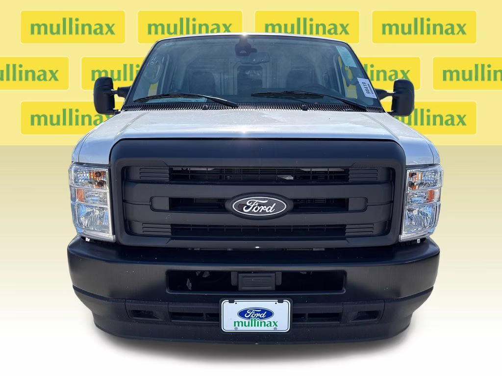 2026 Oxford White Ford E-350SD Base RWD Truck