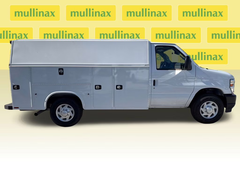 2026 Oxford White Ford E-350SD Base RWD Truck