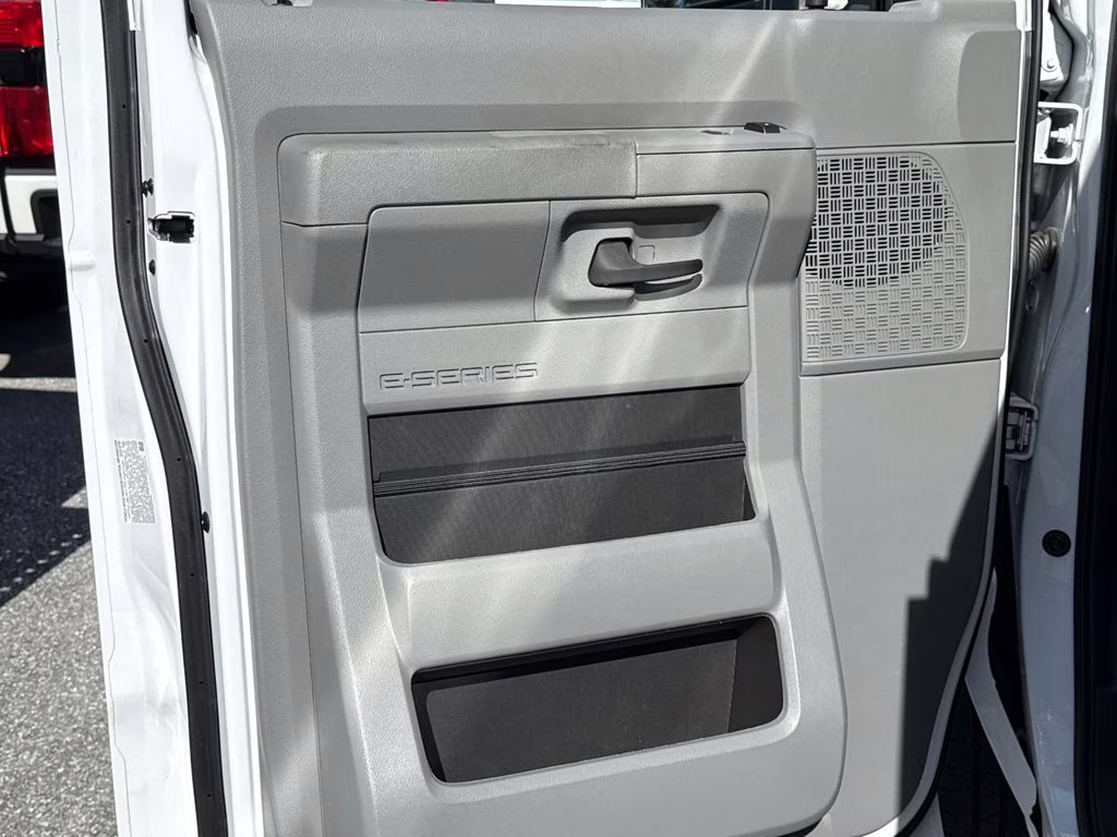 2026 Oxford White Ford E-350SD Base RWD Truck