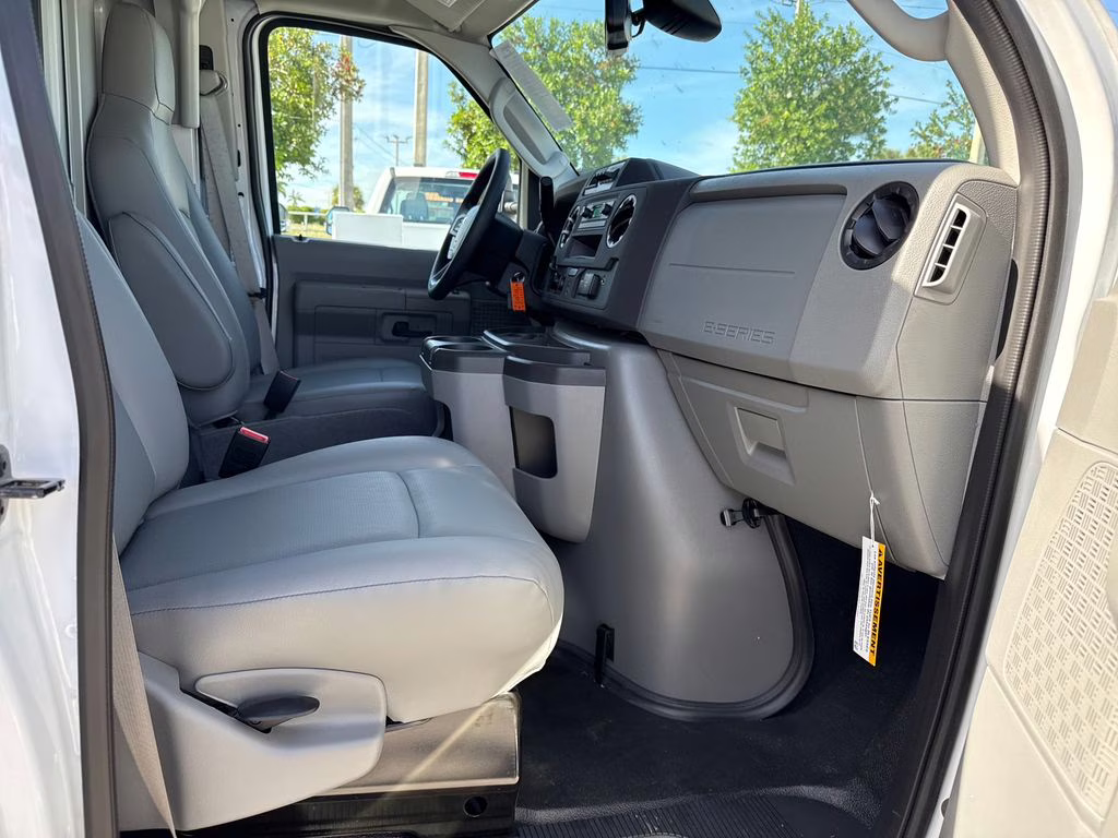 2026 Oxford White Ford E-350SD Base RWD Truck