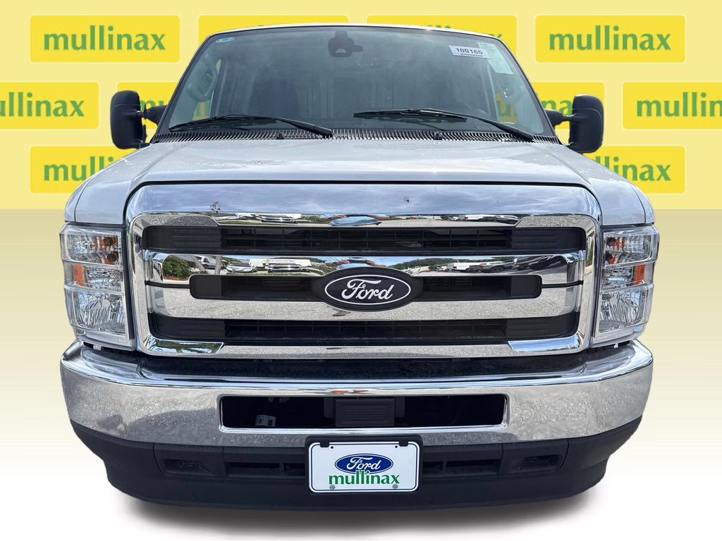 2026 Oxford White Ford E-350SD Base RWD Truck