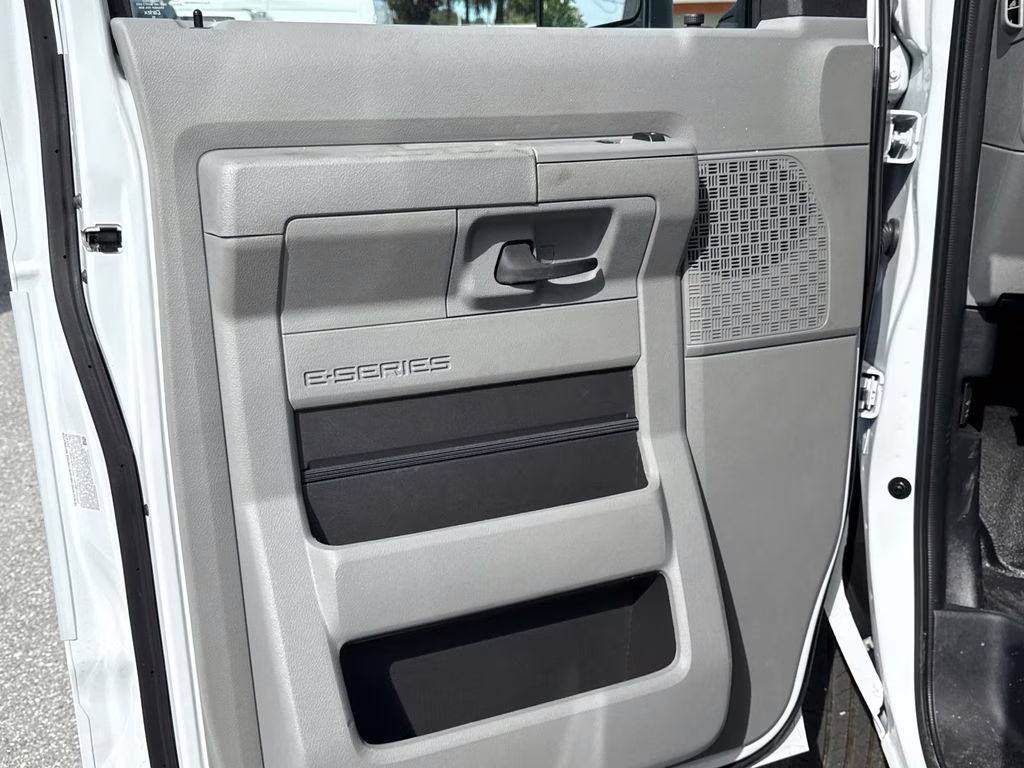 2026 Oxford White Ford E-350SD Base RWD Truck