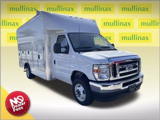 2025 Oxford White Ford E-450SD Base RWD Truck