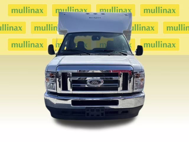 2025 Oxford White Ford E-450SD Base RWD Truck