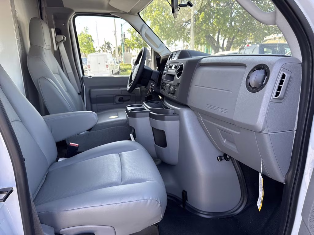 2025 Oxford White Ford E-450SD Base RWD Truck