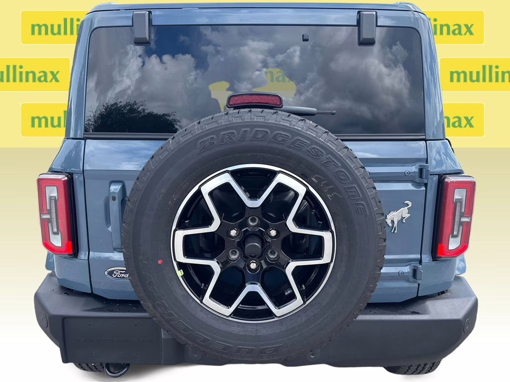 2025 Azure Gray Metallic Tri-Coat Ford Bronco Outer Banks 4X4 SUV