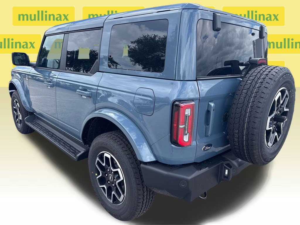 2025 Azure Gray Metallic Tri-Coat Ford Bronco Outer Banks 4X4 SUV
