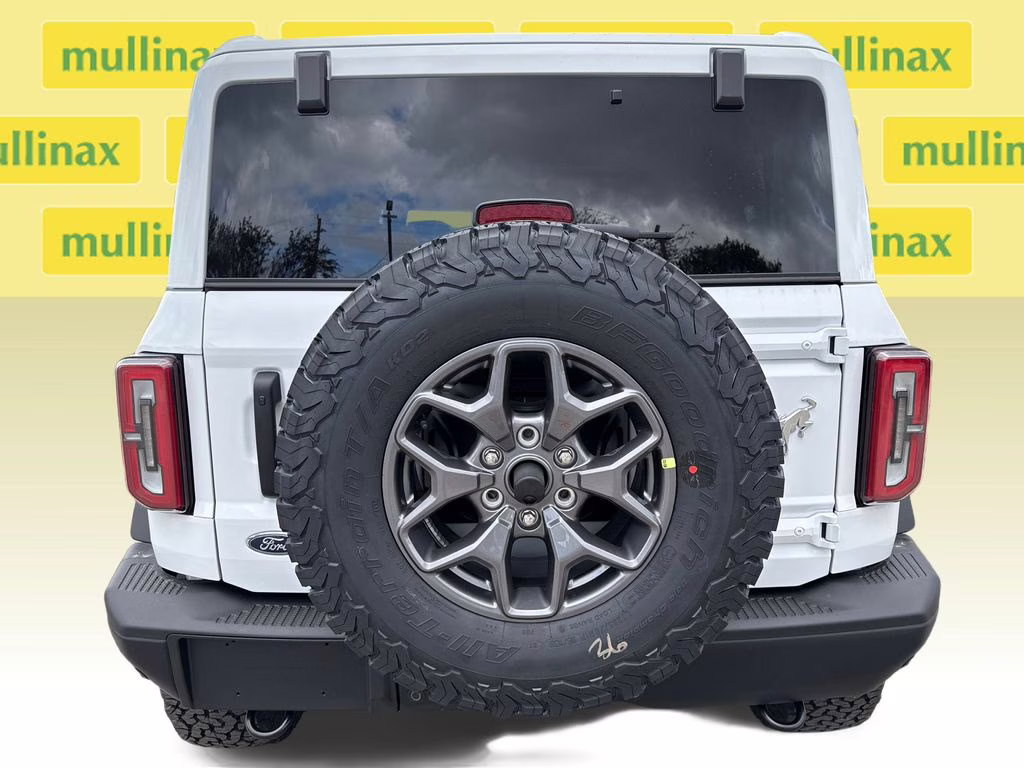 2025 Oxford White Ford Bronco Badlands 4X4 SUV