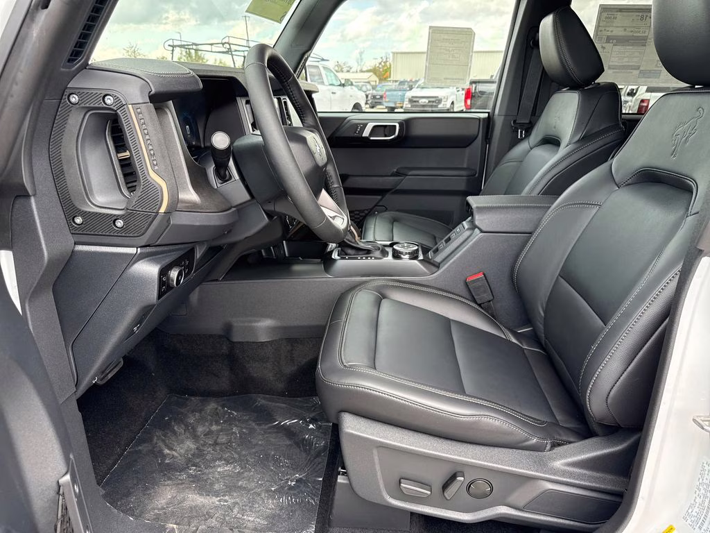 2025 Oxford White Ford Bronco Badlands 4X4 SUV