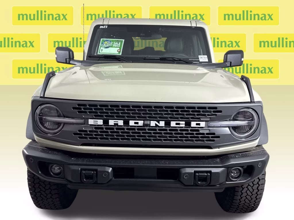 2025 Desert Sand Ford Bronco Badlands 4X4 SUV