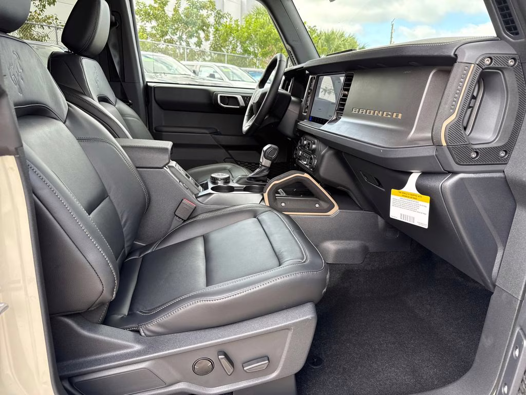 2025 Desert Sand Ford Bronco Badlands 4X4 SUV