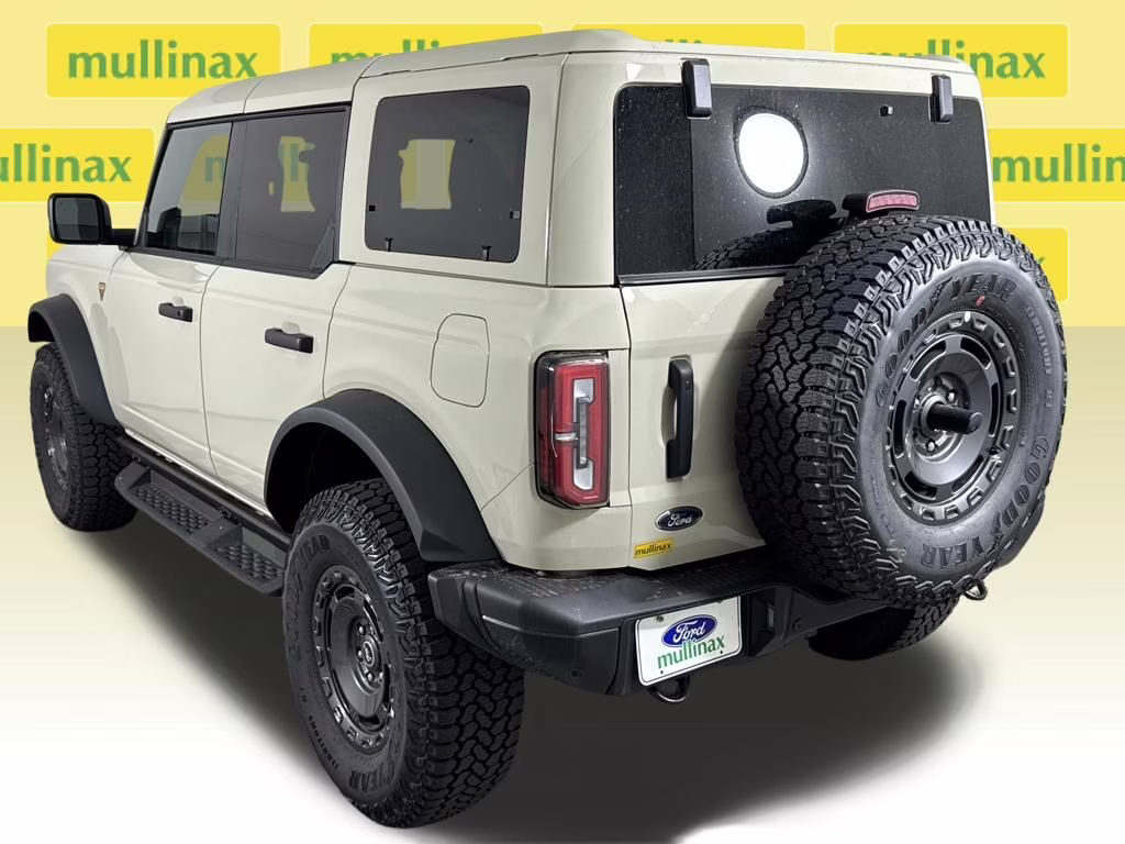 2025 Desert Sand Ford Bronco Badlands 4X4 SUV