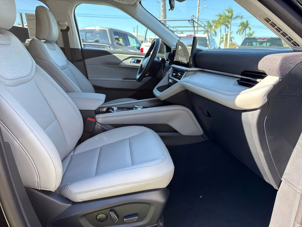 2026 Agate Black Metallic Ford Explorer Active RWD SUV