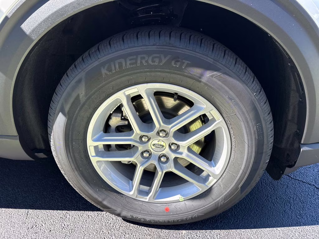 2026 Star White Metallic Tri-Coat Ford Explorer Active RWD SUV