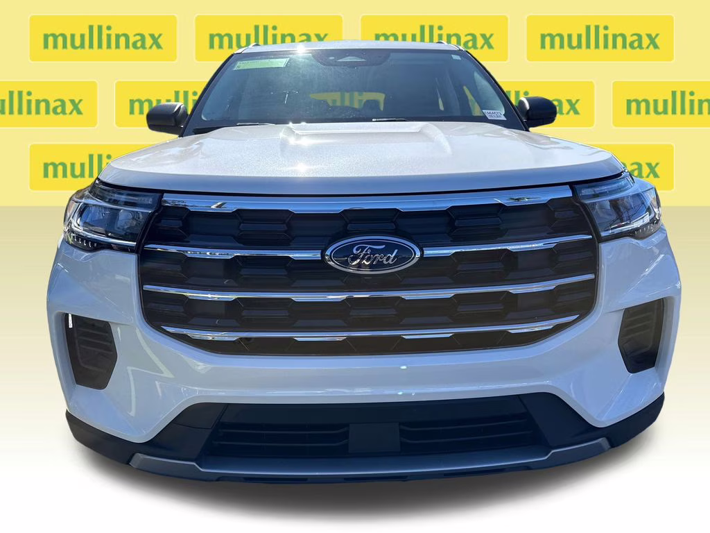 2026 Star White Metallic Tri-Coat Ford Explorer Active RWD SUV