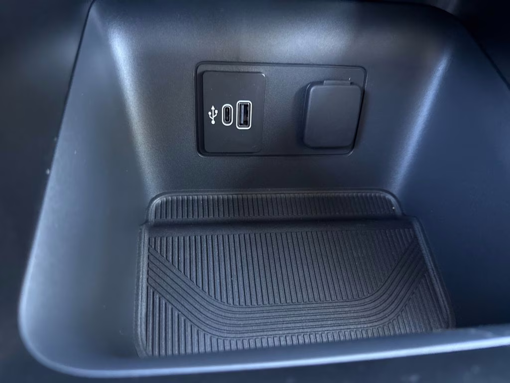 2026 Star White Metallic Tri-Coat Ford Explorer Active RWD SUV