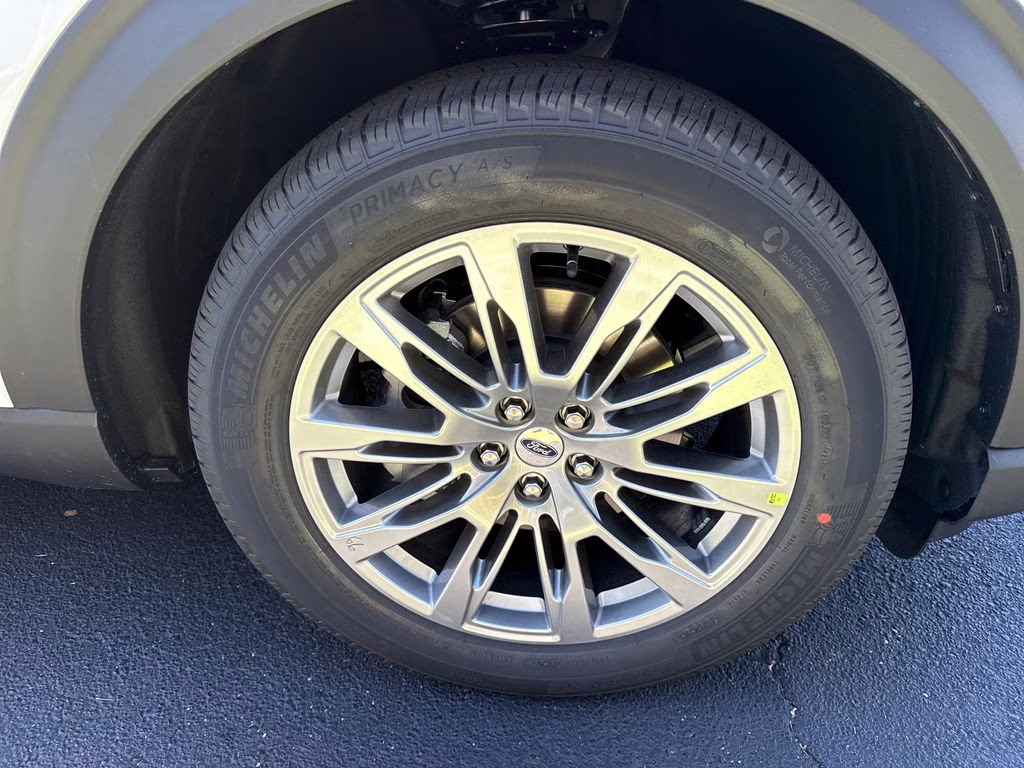 2026 Star White Metallic Tri-Coat Ford Explorer Platinum RWD SUV