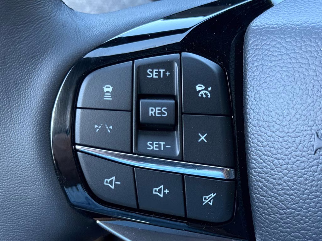 2026 Star White Metallic Tri-Coat Ford Explorer Platinum RWD SUV