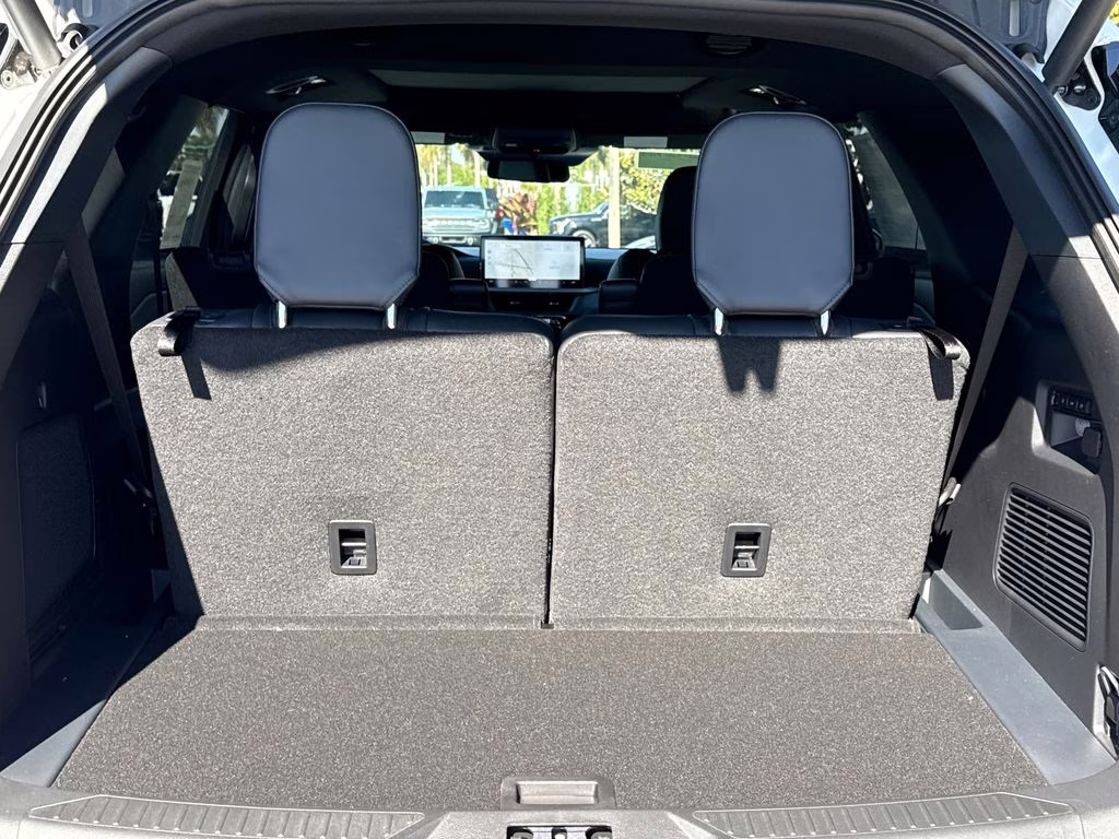 2026 Star White Metallic Tri-Coat Ford Explorer ST RWD SUV