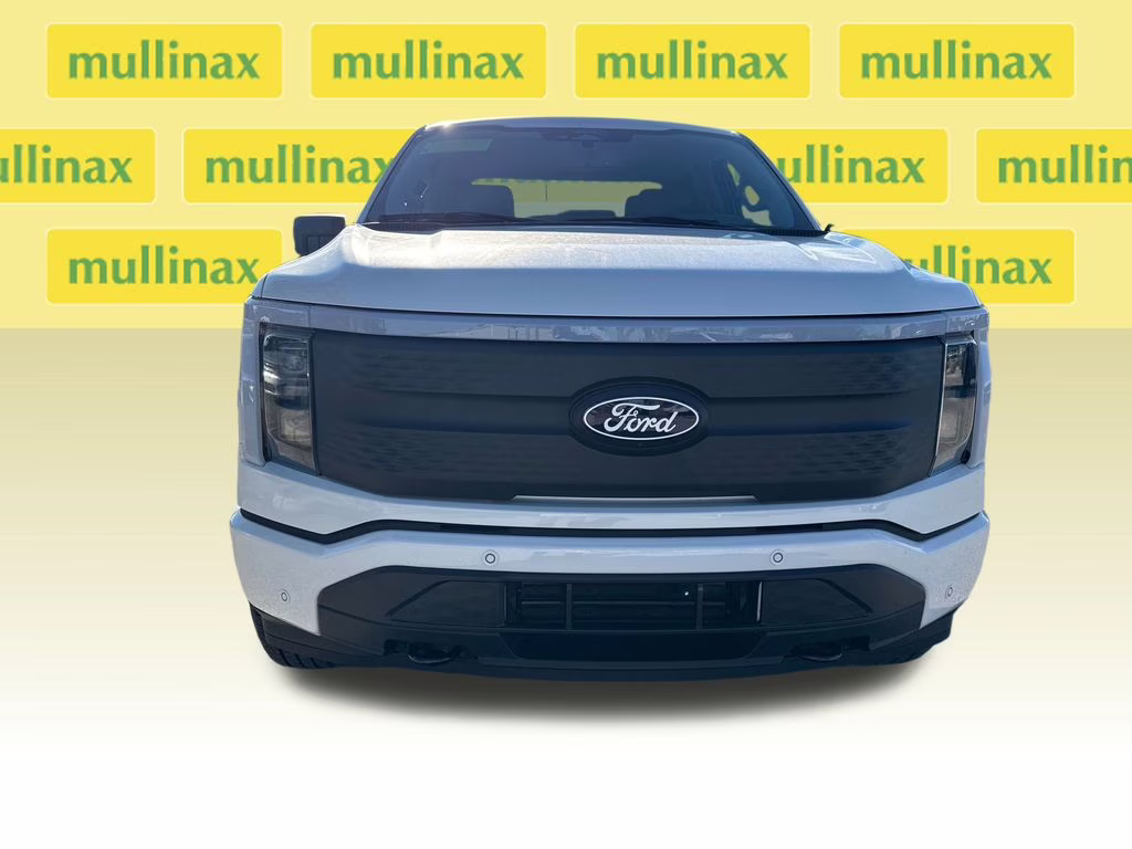2025 Oxford White Ford F-150 Lightning Flash AWD Truck