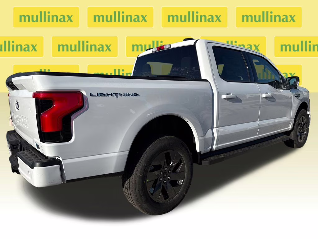 2025 Oxford White Ford F-150 Lightning Flash AWD Truck