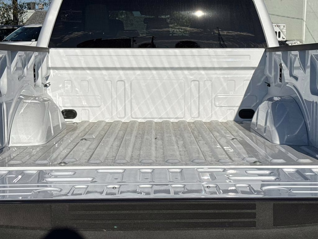 2025 Oxford White Ford F-150 Lightning Flash AWD Truck