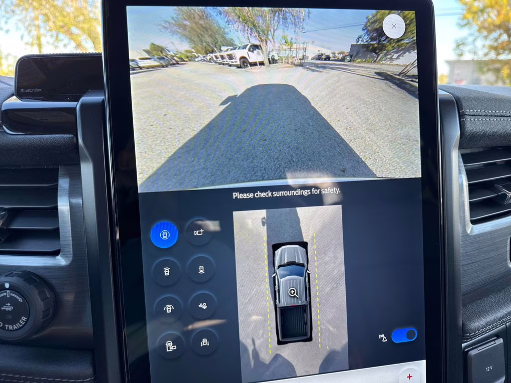 2025 Oxford White Ford F-150 Lightning Flash AWD Truck